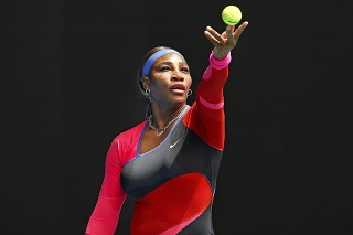 Nezdolná Serena: Po minuloročnom vypadnutí pre úraz sa opäť vracia na svoju obľúbenú wimbledonskú trávu.
