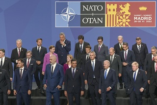 Lídri NATO na summite v Madride.