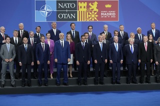 Lídri krajín členských štátov NATO na summite v Madride.