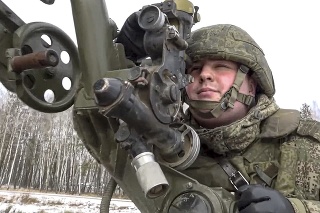 Vojak počas spoločného vojenského cvičenia bieloruskej a ruskej armády v bieloruskom výcvikovom priestore Brestskyj 