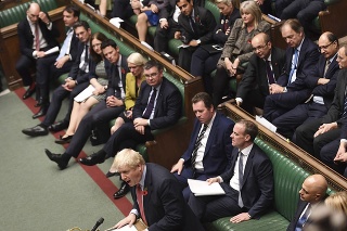 Na archívnej snímke britský premiér Boris Johnson počas debaty v Dolnej snemovni britského parlamentu v Londýne.