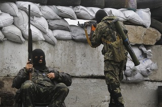 Proruskí militanti v Slovjansku.
