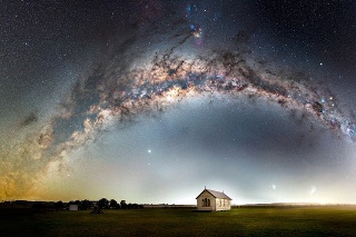 Nebesá nad hlavou odfotil John Rutter v Loveckom údolí v Austrálii.