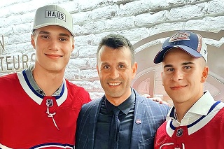 Michal Krúpa so slovenskými mladíkmi po drafte NHL 2022.
