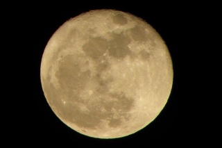 Takto vyzeral Superspln Mesiaca v Trenčíne. Podarilo sa ho zachytiť čitateľovi Adamovi Štefánikovi.