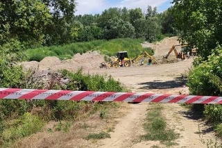 V Dolnom Chotári vykopali pozostatky, ktoré by mohli patriť hľadanému mafiánovi Nigutovi.