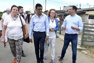 Delegácia Výboru EP pre regionálny rozvoj  navštívila 14. júla 2022 rómsku osadu v Petrovciach nad Laborcom.