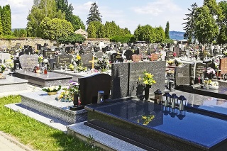 V Prešove narástli napríklad ceny za kopanie a betónovanie hrobu.