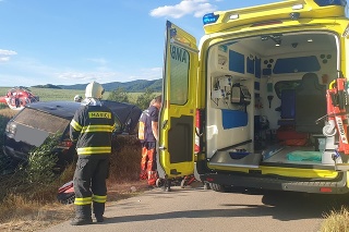 Pred malou chvíľou sa vrátil záchranársky vrtuľník z Banskej Bystrice zo záchrannej akcie neďaleko obce Sása, kde došlo k zrážke dvoch cyklistov s osobným vozidlom.