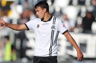David Strelec sa blysol v drese Spezia Calcio.