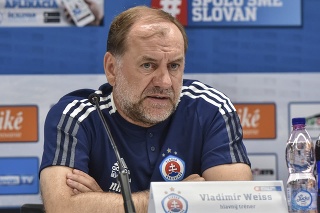 Na snímke tréner ŠK Slovan Bratislava Vladimír Weiss st. počas tlačovej konferencie .
