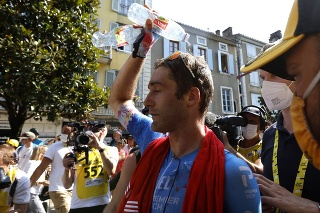 Hugo Houle sa teší z etapového víťazstva na Tour de France.