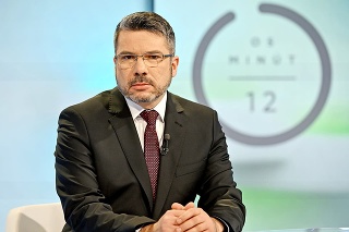 Makara je moderátorom politickej diskusnej relácie O 5 minút 12.