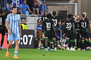 Na snímke futbalisti Ferencvárosu sa tešia po strelení druhého gólu.