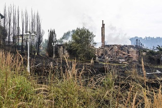 Oblasť Českého Švýcarska sužuje mohutný požiar.