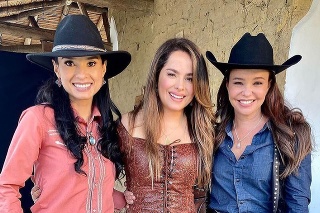 Sestry Elisondové zo Skrytej vášne - zľava Jimena (Paola Rey), Norma (Danna García) a Sarita (Natasha Klauss).
