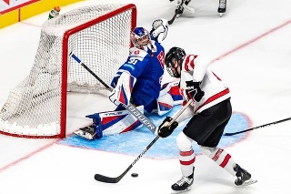 Slovenskí hokejoví reprezentanti do 18 rokov vysoko prehrali s rovesníkmi z Kanady. 