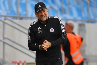 Na snímke tréner Vladimír Weiss st. (Slovan).
