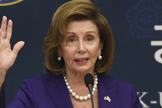 Predsedníčka Snemovne reprezentantov USA Nancy Pelosiová sa zúčastnila na zhromaždení v Soule vo štvrtok 4. augusta 2022. Jej oficiálna návšteva Južnej Kóreii bola vysoko neodporúčaná.