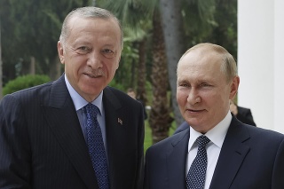 Putin sa v Soči stretol s tureckým prezidentom Recepom Tayyipom Erdoganom.