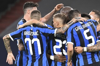 Hráči Interu sa tešia po góle.