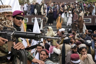 Bojovníci Talibanu oslavovali prvé výročie od návratu k moci.