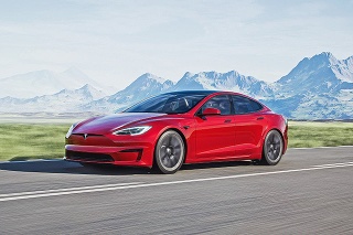 Tesla už na modeli paušálnych platieb nejaký čas funguje.