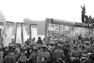 Slobodní: Pád Berlínskeho múru symbolizuje aj pád železnej opony.