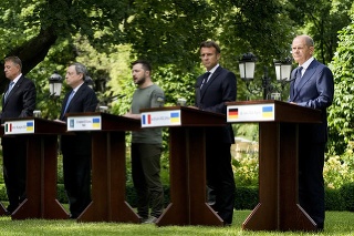 Európski lídri v Kyjeve podporili postavenie kandidátskej krajiny EÚ pre Ukrajinu.
