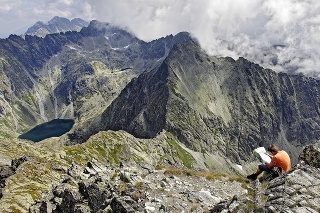 Pohľad z Kriváňa: Náš národný vrch je najprekopanejší tatranský štít.