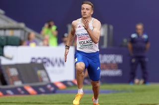 Ján Volko postúpil suverénne do semifinále behu na 200 metrov.