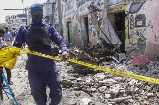 Krvavý útok militantov na hotel v hlavnom meste Mogadišo.