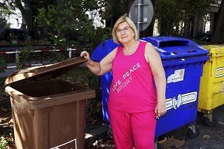 Valéria (72) z Ružinova taktiež zaregistrovala zápach z kontajnerov. „Počas leta by mali odpad vyvážať častejšie,“ vraví.
