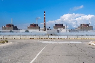 Na archívnej snímke zo 7. augusta 2022 Záporožská jadrovú elektráreň, ktorá je okupovaná ruskou armádou na juhovýchode Ukrajiny.