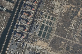 satelitná snímka Záporožská jadrová elektráreň v ukrajinskom meste Enerhodar