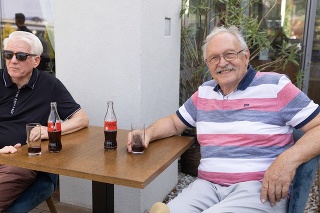 Herci Emil Horváth a František Kovár sa nedávno ukázali na párty TV JOJ. Aj keď oboch vídať na televíznych obrazovkách, majú už dôchodcovský vek.
