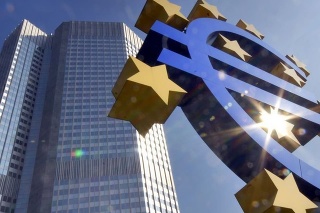 Európska centrálna banka vo Frankfurte. Udrží sa euro pred finančnou krízou?