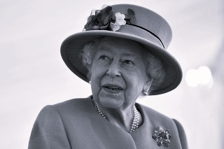 Kráľovná Alžbeta II. na archívnej fotke z októbra 2020.