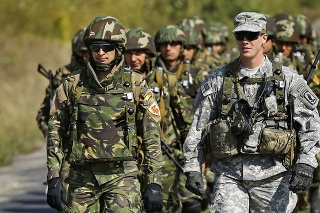 V prípade otvoreného konfliktu sú v pohotovosti aj jednotky NATO.
