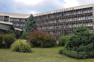 Budova Technickej univerzity vo Zvolene (archívne foto).
