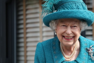 Kráľovná Alžbeta II. na archívnej fotke z júla 2021.