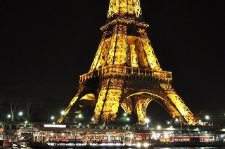 Sisa si plánuje na vrchole Eiffelovej veže zaspievať.