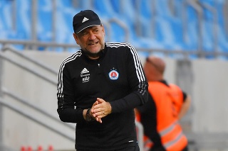 Na snímke tréner Vladimír Weiss st. (Slovan).