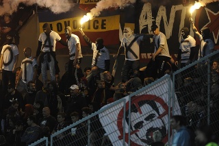 Fanúšikovia Sparty protestujú proti generálnemu riaditeľovi Sparty Adamovi Kotalíkovi počas derby so Slaviou. 
