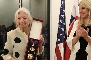 Prezidentka v USA udelila štátne vyznamenanie vedkyni R. Bajcsyovej.