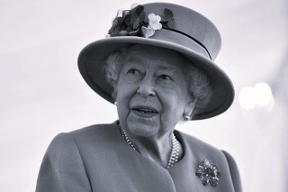 Kráľovná Alžbeta II. na archívnej fotke z októbra 2020.