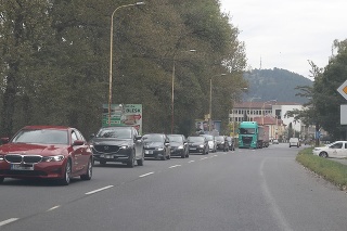 Oprava cesty komplikuje dopravu v Ružomberku.