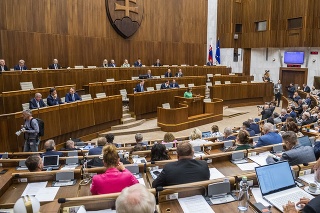 Na snímke 73. schôdza NRSR o odvolaní podpredsedu vlády a ministra financií SR Igora Matoviča (OĽaNO).