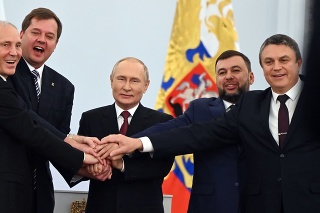 Vladimir Putin podpísal zmluvy o pričlenení okupovaných oblastí Ukrajiny k Rusku.
