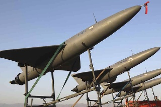 Irán testuje vojenské drony.